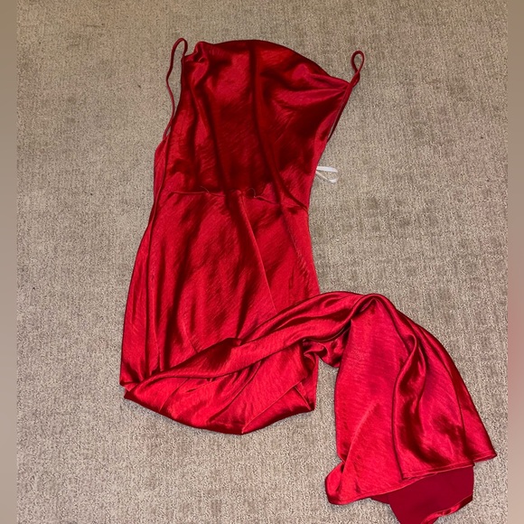 Lilith Gown❤️ - Picture 2 of 3